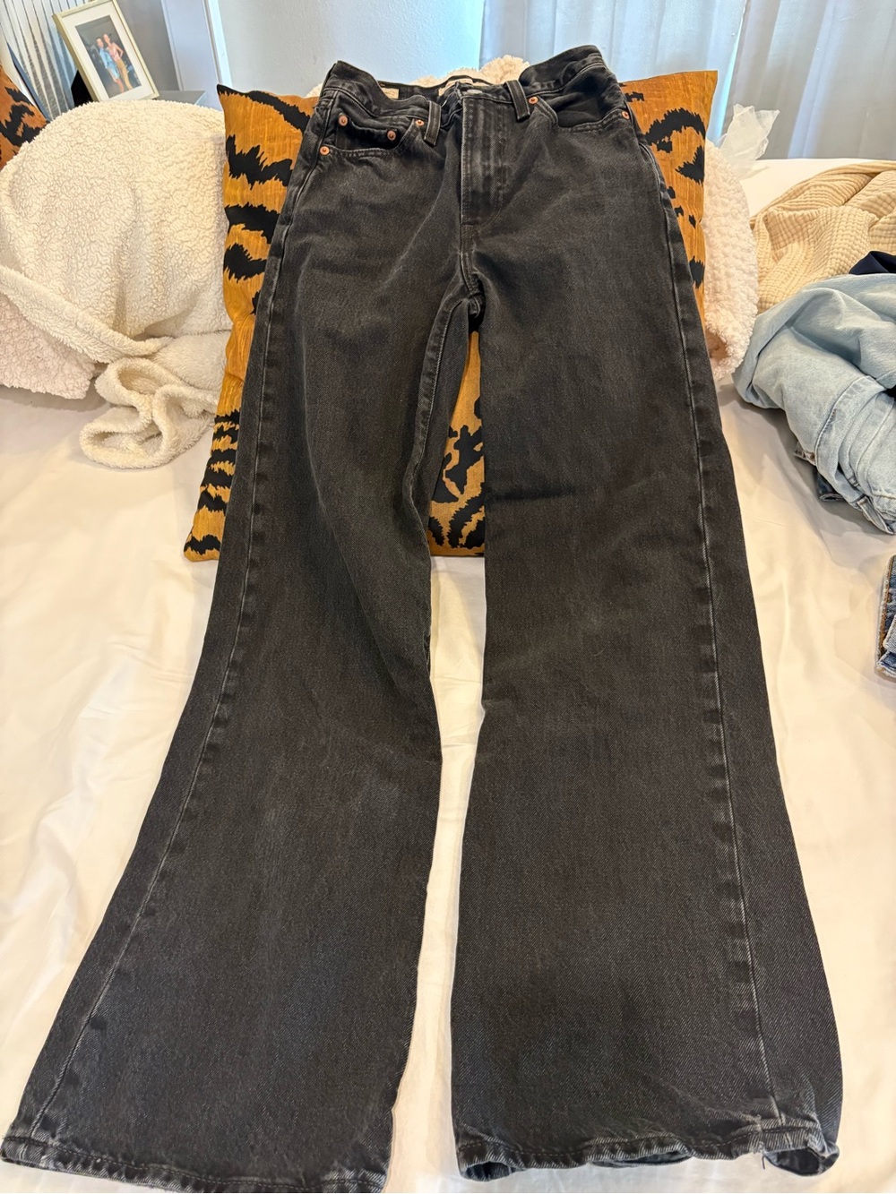 Black Women’s Levis wide leg premium ribcage jeans